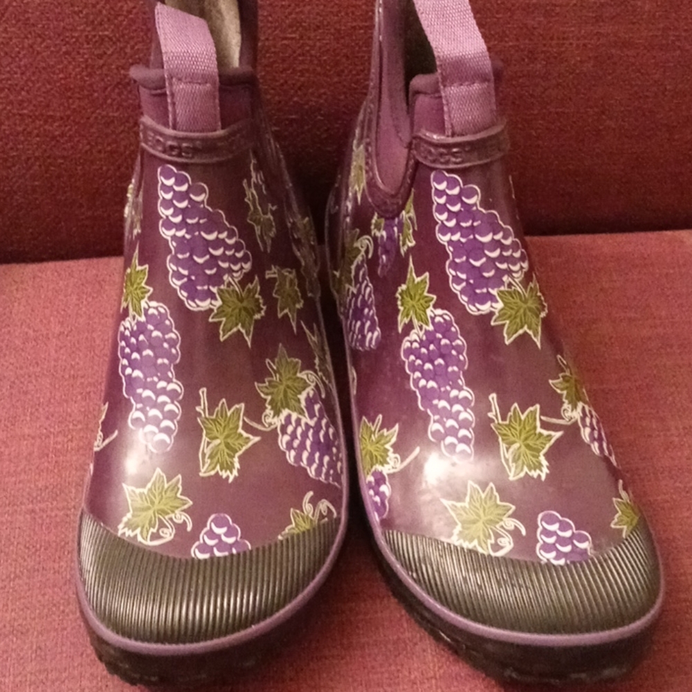 Size 7 women's bogs